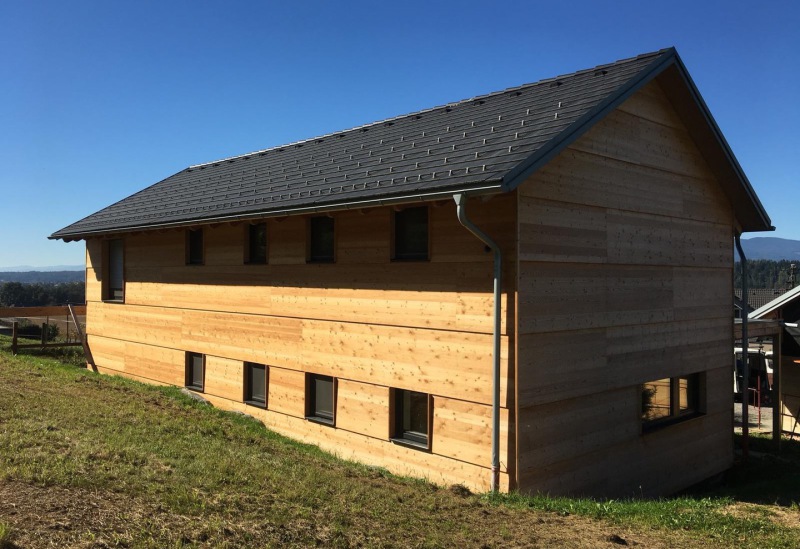 Holzhaus mit Satteldach (Farbe: Anthrazit)